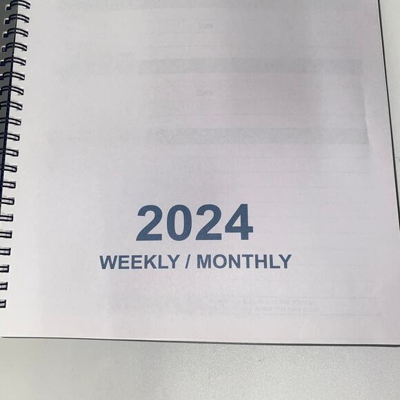 New Signature Series Set of 4 2024 Dated Weekly Monthly Planners - Picture 3 of 10